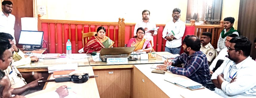 ಜಿನ್ನಿಿಂಗ್ ್ಯಾಕ್ಟರಿಗಳ ಮಾಲೀಕರು ರೈತರ ಸಮಸ್ಯೆಗೆ ಸ್ಪಂದಿಸಿ : ಶಾಸಕಿ ಕರೆಮ್ಮ ಗೋಪಾಲಕೃಷ್ಣ