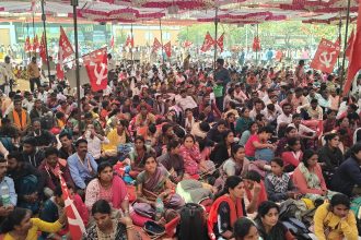 ಗ್ರಾ.ಪಂ. ನೌಕರರ ಜೊತೆ ಸಂಧಾನ ವಿಲ, ಮುಂದುವರೆದ ಧರಣಿ