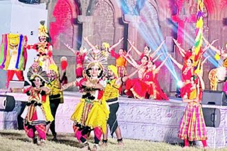 ಸ್ಮಾರಕಗಳ ನಡುವೆ ಜಾನಪದ ಕಲಾ ಪ್ರದರ್ಶನ ಕಣ್ತುಂಬಿಕೊಂಡ ಕೇಂದ್ರ ಸಚಿವೆ