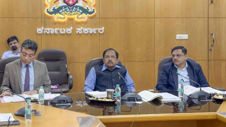 ಕೆಎಸ್‌ಸಿಎ ಆಡಳಿತ ಮಂಡಳಿ, ಹಿರಿಯ ಪೊಲೀಸ್ ಅಧಿಕಾರಿಗಳ ಜೊತೆ ಸಭೆ  ಚಿನ್ನಸ್ವಾಾಮಿ ಕ್ರೀಡಾಂಗಣದಲ್ಲಿ ಕ್ರಿಕೆಟ್ ಪಂದ್ಯಾಾವಳಿ ಕುರಿತು ಪರಿಶೀಲನೆಗೆ ಸಮಿತಿ ರಚನೆ