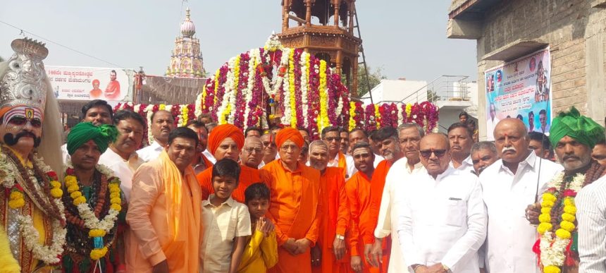 ಘನಮಠ ಶಿವಯೋಗಿಗಳ ಪಲ್ಲಕ್ಕಿ ಉತ್ಸವ ಸಾಮೂಹಿಕ ವಿವಾಹ, ಬೆಳ್ಳಿಛತ್ರಿ ಕಳಸಾರೋಹಣ