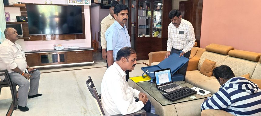 ಆದಾಯ ಮೀರಿ ಆಸ್ತಿ ಸಂಪಾದನೆ ಎಇಇ ವಿಜಯಲಕ್ಷ್ಮಿ ಮನೆ, ಕಚೇರಿ ಮೇಲೆ ಲೋಕಾಯುಕ್ತರ ದಾಳಿ