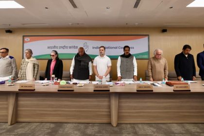 ರಾಹುಲ್‌ಗಾಂಧಿ ವಿದೇಶದಿಂದ ಮರಳಿದ ಬಳಿಕ ಭೇಟಿಗೆ ಅವಕಾಶ: ಸಿಎಂಗೆ ವೇಣುಗೋಪಾಲ್ ಭರವಸೆ ಸಿಡಬ್ಲ್ಯೂಸಿ ಸಭೆಯಲ್ಲಿ ಪ್ರಸ್ತಾಪವಾಗದ ಕರ್ನಾಟಕದ ರಾಜಕೀಯ