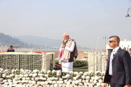 ಅಸ್ಸಾಾಂ ರಾಜ್ಯಕ್ಕೆೆ ಭೇಟಿ ನೀಡಿರುವ ಪ್ರಧಾನಿ ಬ್ರಹ್ಮಪುತ್ರ ನದಿಯ ಕ್ರೂಸ್‌ನಲ್ಲಿ ವಿದ್ಯಾಾರ್ಥಿಗಳ ಜೊತೆ ಮೋದಿ ಸಂವಾದ