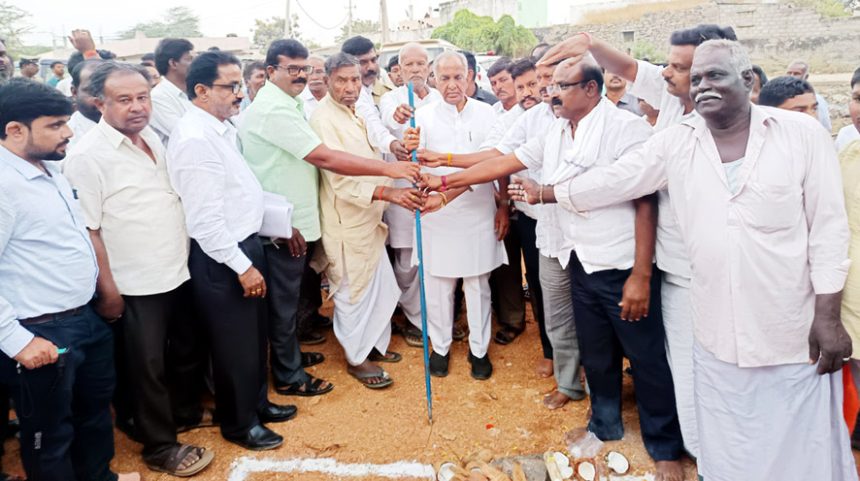 ಕಲ್ಲೂರು: ಆರೋಗ್ಯಕೇಂದ್ರ, ನಾಡ ಕಾರ್ಯಾಲಯ ಭೂಮಿಪೂಜೆ ಗ್ರಾಾಮಗಳ ಅಭಿವೃದ್ಧಿಗೆ ಆದ್ಯತೆ- ಭೋಸರಾಜು