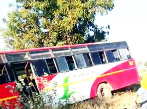 ನಿಯಂತ್ರಣ ತಪ್ಪಿ ಹೊಲಕ್ಕೆ ನುಗ್ಗಿದ ಬಸ್