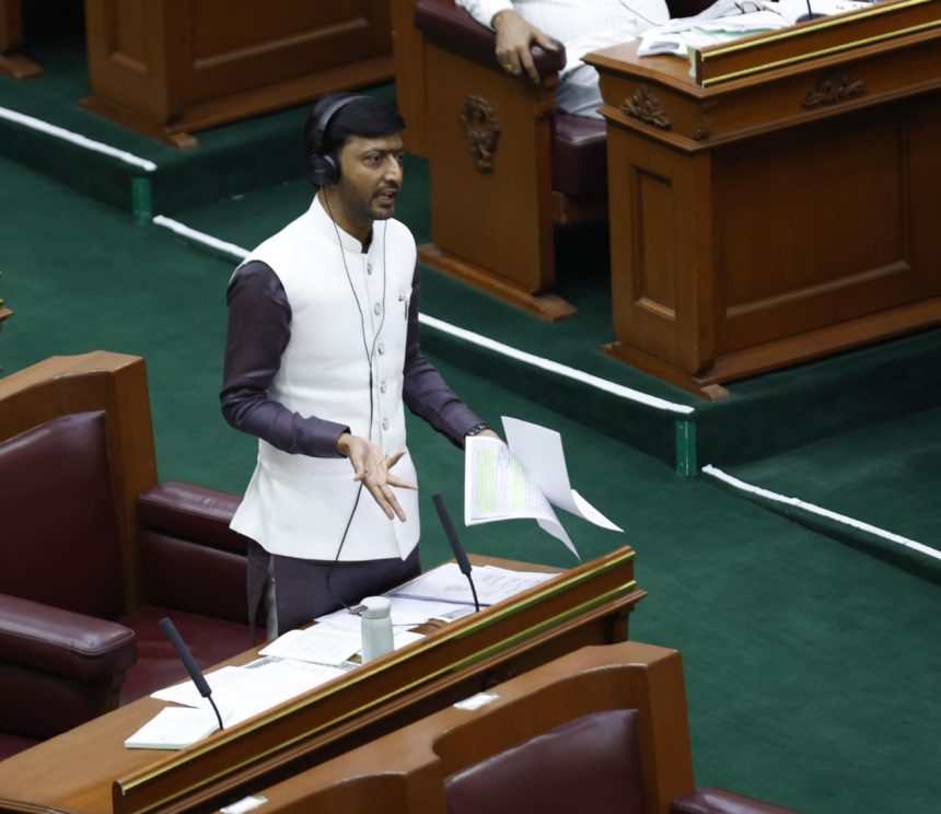 ಶರಣಗೌಡ ಕಂದಕೂರ ಪ್ರಶ್ನೆಗೆ ಅಹಾರ ಸಚಿವ ಕೆ.ಎಚ್. ಮುನಿಯಪ್ಪ ಪ್ರತಿಕ್ರಿಯೆ 100ಕ್ಕಿಿಂತ ಹೆಚ್ಚು ಕಾರ್ಡ್ ಇದ್ದರೆ ಪಡಿತರ ವಿತರಣೆಗೆ ಉಪಕೇಂದ್ರ ಸ್ಥಾಪನೆ