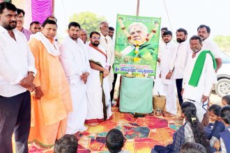 ತುರ್ವಿಹಾಳ ಪುರವರಮಠದಲ್ಲಿ ಸಸಿ ನೆಡುವ ಕಾರ್ಯಕ್ರಮ ಪರಿಸರ ಸಂರಕ್ಷಣೆ ಪ್ರತಿಯೊಬ್ಬರ ಕರ್ತವ್ಯ : ಸಿದ್ದನಗೌಡ