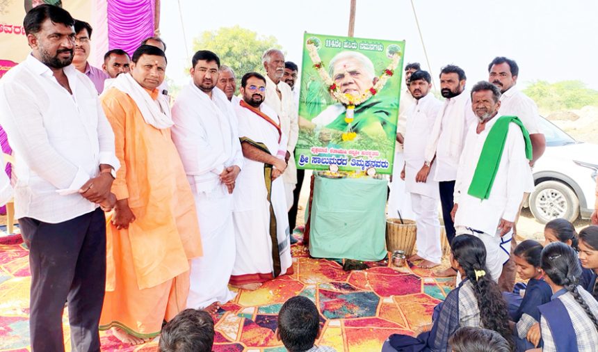 ತುರ್ವಿಹಾಳ ಪುರವರಮಠದಲ್ಲಿ ಸಸಿ ನೆಡುವ ಕಾರ್ಯಕ್ರಮ ಪರಿಸರ ಸಂರಕ್ಷಣೆ ಪ್ರತಿಯೊಬ್ಬರ ಕರ್ತವ್ಯ : ಸಿದ್ದನಗೌಡ