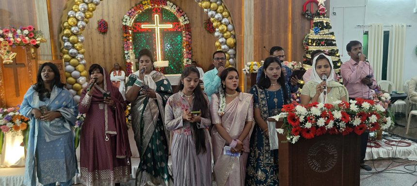 ಸಡಗರ ಸಂಭ್ರಮದಿಂದ ಕ್ರಿಿಸ್ಮಸ್ ಆಚರಣೆ , ವಿಶೇಷ ಪ್ರಾಾರ್ಥನೆೆ