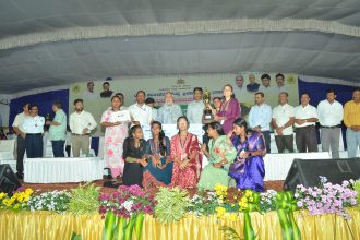 ಎರಡು ದಿನಗಳ ಯುವ ಜನೋತ್ಸವಕ್ಕೆೆ ತೆರೆ   ವಿಜೇತರಿಗೆ ಬಹುಮಾನ ವಿತರಿಸಿದ ಶಾಸಕ  ತುನ್ನೂರ ರಾಷ್ಟ್ರಮಟ್ಟಕ್ಕೆೆ ಆಯ್ಕೆೆಯಾದ ಗಿರಿ ಜಿಲ್ಲೆಯ ಜಾನಪದ ನೃತ್ಯ ತಂಡ