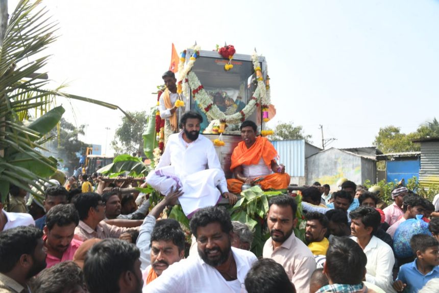 ಬಳ್ಳಾರಿ : ಕೊಳಗಲ್ಲು ಶ್ರೀಮತಿ ರತ್ಮಮ್ಮವ್ವಳ ಸಮಾಧಿ ವಿವಾದ ಸುಖಾಂತ ; ಶ್ರೀಮಠದ ಖಾಲಿ ಸ್ಥಳದಲ್ಲಿ ಅಂತ್ಯಕ್ರಿಯೆ