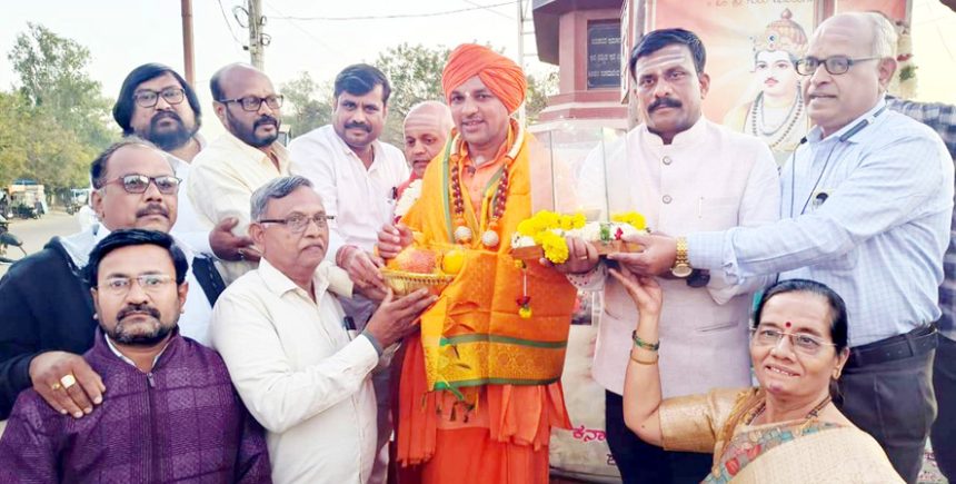‘ಪಟ್ಟದ್ದೇವರ ಜಯಂತ್ಯುತ್ಸವ ಸಮಾರಂಭದಲ್ಲಿ ಭಾಗವಹಿಸಿ’