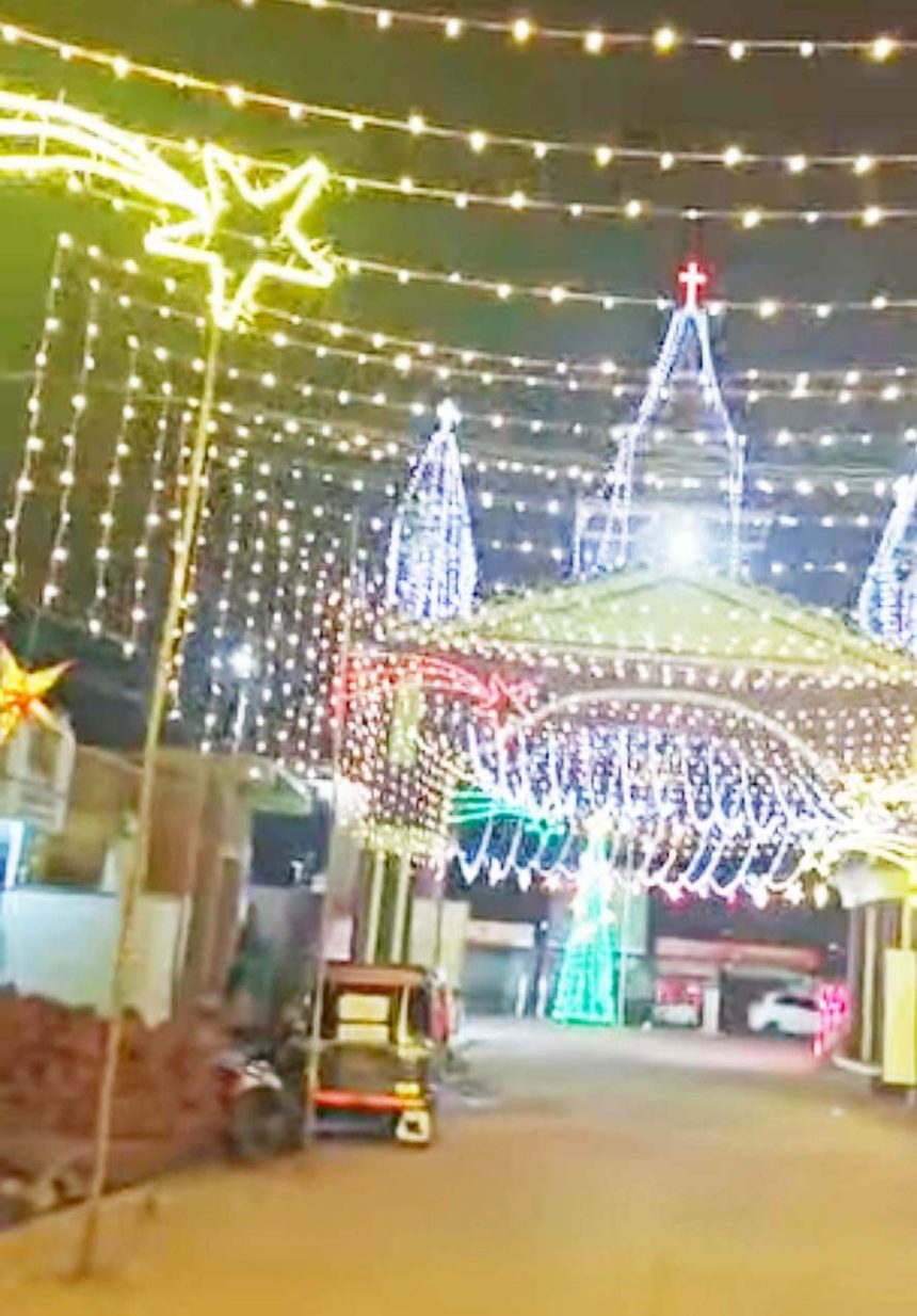 ಜಿಲ್ಲಾದ್ಯಂತ ಕ್ರಿಸ್ಮಸ್ ಸಂಭ್ರಮ :ಭಕ್ತಿಭಾವದಲ್ಲಿ ಏಸು ಸ್ಮರಣೆ