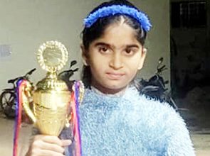 ಹತ್ತು ವರ್ಷದ ವಯೋಮಿತಿಯ ವಿಭಾಗದಲ್ಲಿ ವಾರುಣಿ ನಂಜನಗೌಡ ಚೆಸ್ ಚಾಂಪಿಯನ್