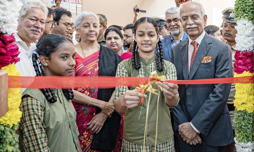 ಸರ್ಕಾರಿ ಶಾಲೆಗಳ ವಿದ್ಯಾಾರ್ಥಿಗಳನ್ನು ಸಜ್ಜುಗೊಳಿಸಲು ಸಿಯೆಂಟ್ ವಿಜಯಪಥ’ ಉಪಕ್ರಮ ಸಹಕಾರಿಯಾಗ ಲಿದೆ : ಕೇಂದ್ರ ಸಚಿವೆ ನಿರ್ಮಲಾ ಸೀತಾರಾಮನ್