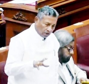 570 ಜನರ ಬಂಧನ : ಜನವರಿಯಿಂದ ಇಂದಿರಾ ಕಿಟ್ ಜಾರಿ ಬಳಿಕ ಅಕ್ರಮ ಇರಲ್ಲ ಎಂದ ಸಚಿವ ಕೆ.ಎಚ್.ಮುನಿಯಪ್ಪ ಕಾಳಸಂತೆಗೆ ಅನ್ನಭಾಗ್ಯ ಅಕ್ಕಿ : ಎಸ್‌ಐಟಿ ತನಿಖೆಗೆ ಆಗ್ರಹ