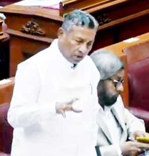 570 ಜನರ ಬಂಧನ : ಜನವರಿಯಿಂದ ಇಂದಿರಾ ಕಿಟ್ ಜಾರಿ ಬಳಿಕ ಅಕ್ರಮ ಇರಲ್ಲ ಎಂದ ಸಚಿವ ಕೆ.ಎಚ್.ಮುನಿಯಪ್ಪ ಕಾಳಸಂತೆಗೆ ಅನ್ನಭಾಗ್ಯ ಅಕ್ಕಿ : ಎಸ್‌ಐಟಿ ತನಿಖೆಗೆ ಆಗ್ರಹ