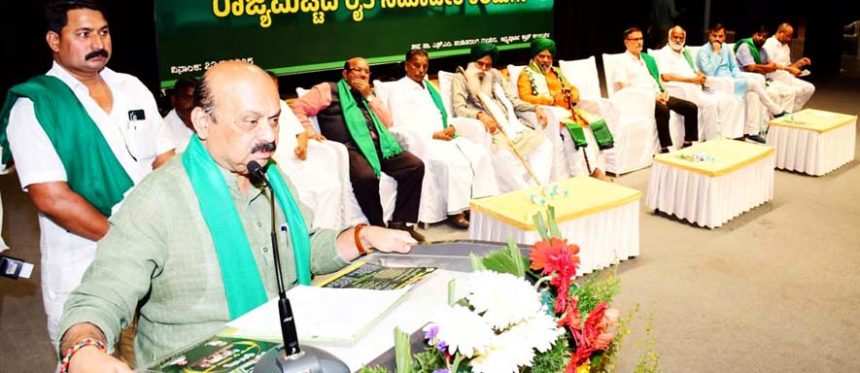 ವಿಶ್ವ ರೈತ ದಿನಾಚರಣೆ, ರಾಜ್ಯ ಮಟ್ಟದ ರೈತ ಸಮಾವೇಶ ರೈತರನ್ನು ಬಿಟ್ಟು ದೇಶ ಕಟ್ಟುವುದು ಅಸಾಧ್ಯ: ಬಸವರಾಜ ಬೊಮ್ಮಾಯಿ