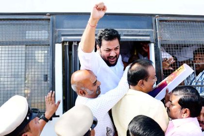 ಸೋನಿಯಾ ಗಾಂಧಿ, ರಾಹುಲ್ ವಿರುದ್ದ ಪ್ರಕರಣ: ಕಾಂಗ್ರೆಸ್‌ನಿಂದ ಬಿಜೆಪಿ ಕಚೇರಿ ಮುತ್ತಿಗೆ ಯತ್ನಿಸಿ ಪ್ರತಿಭಟನೆ