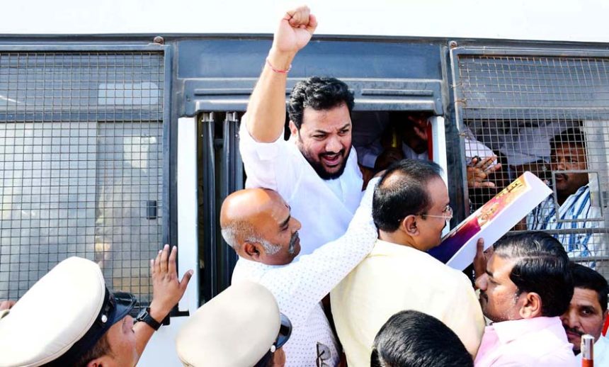 ಸೋನಿಯಾ ಗಾಂಧಿ, ರಾಹುಲ್ ವಿರುದ್ದ ಪ್ರಕರಣ: ಕಾಂಗ್ರೆಸ್‌ನಿಂದ ಬಿಜೆಪಿ ಕಚೇರಿ ಮುತ್ತಿಗೆ ಯತ್ನಿಸಿ ಪ್ರತಿಭಟನೆ