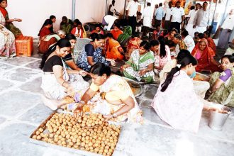 ಕೊಪ್ಪಳ ಜಾತ್ರಾ ಭಕ್ತರಿಗಾಗಿ ಬೆಲ್ಲದ ಲಡ್ಡು