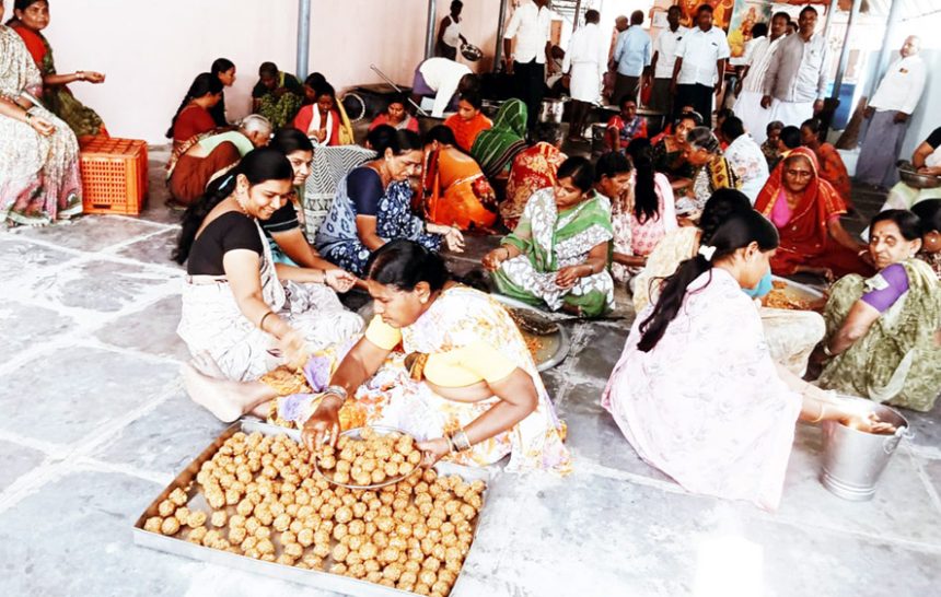 ಕೊಪ್ಪಳ ಜಾತ್ರಾ ಭಕ್ತರಿಗಾಗಿ ಬೆಲ್ಲದ ಲಡ್ಡು