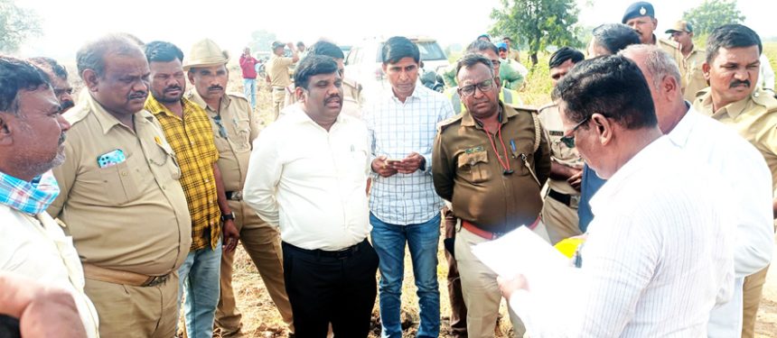 ಭೂ ಪರಿಹಾರ ತಾರತಮ್ಯ ; ಅಧಿಕಾರಿಗಳೊಂದಿಗೆ ರೈತರ ವಾಗ್ವಾದ