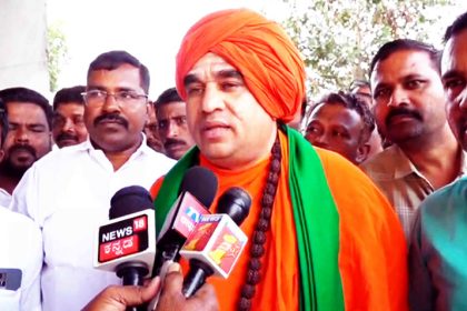 2ಎ ಮೀಸಲಾತಿಗಾಗಿ ಹೋರಾಟ ಅಬಾಧಿತ ವಿಜಯಾನಂದ ಕಾಶಪ್ಪನವರ್ ಹೇಳಿಕೆಗೆ ಪ್ರತಿಕ್ರಿಯಿಸುವುದಿಲ್ಲ- ಕೂಡಲಸಂಗಮ ಸ್ವಾಮಿ