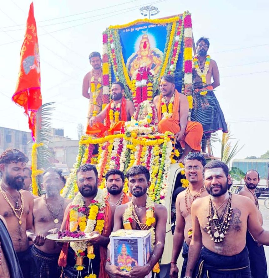 ಲಿಂಗಸಗೂರು: ಅಯ್ಯಪ್ಪ ಸ್ವಾಮಿ ಮಂಡಲ ಪೂಜೆ, ಭಾವಚಿತ್ರ ಮೆರವಣಿಗೆ