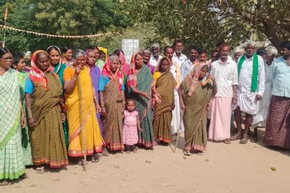 ಬುದ್ದಿನ್ನಿಿ ನ್ಯಾಾಯಬೆಲೆ ಅಂಗಡಿ ಬಲು ದೂರ; ಪಡಿತರ ಹೊತ್ತು ತರಲು ಭಾರ   ಅಂಗವಿಕಲರು, ವೃದ್ಧರ ಗೋಳು ಕೇಳುವರು ಯಾರು? ಅಧಿಕಾರಿಗಳೆ, ಜನಪ್ರತಿನಿಧಿಗಳೆ ಇತ್ತ ನೋಡಿ !