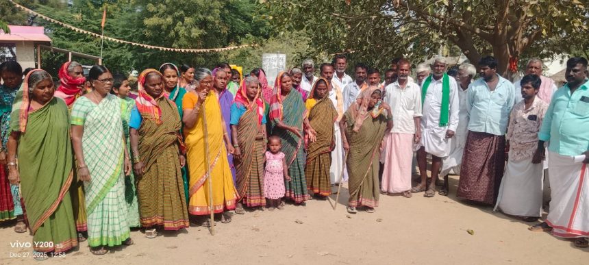 ಬುದ್ದಿನ್ನಿಿ ನ್ಯಾಾಯಬೆಲೆ ಅಂಗಡಿ ಬಲು ದೂರ; ಪಡಿತರ ಹೊತ್ತು ತರಲು ಭಾರ   ಅಂಗವಿಕಲರು, ವೃದ್ಧರ ಗೋಳು ಕೇಳುವರು ಯಾರು? ಅಧಿಕಾರಿಗಳೆ, ಜನಪ್ರತಿನಿಧಿಗಳೆ ಇತ್ತ ನೋಡಿ !