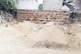 ಶೌಚಾಲಯ ಸಮಸ್ಯೆಗೆ ಸ್ಪಂದಿಸುವವರಾರು? ಯರದೊಡ್ಡಿ : ಶೌಚಾಲಯ ಇಲ್ಲದ ಸರಕಾರಿ ಶಾಲೆ, ಮಕ್ಕಳಿಗೆ ಮೂತ್ರ ವಿಸರ್ಜನೆಗೆ ಬಯಲೇ ಗತಿ