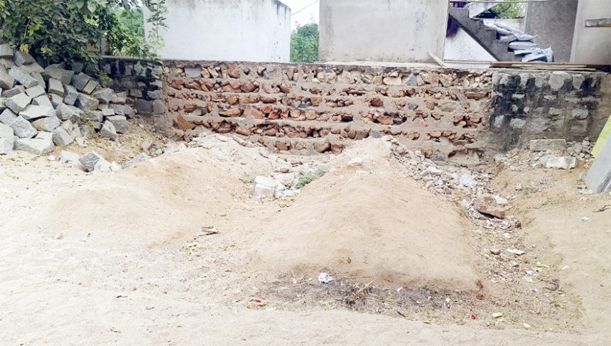 ಶೌಚಾಲಯ ಸಮಸ್ಯೆಗೆ ಸ್ಪಂದಿಸುವವರಾರು? ಯರದೊಡ್ಡಿ : ಶೌಚಾಲಯ ಇಲ್ಲದ ಸರಕಾರಿ ಶಾಲೆ, ಮಕ್ಕಳಿಗೆ ಮೂತ್ರ ವಿಸರ್ಜನೆಗೆ ಬಯಲೇ ಗತಿ