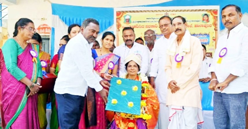 ಶಿಕ್ಷಕ ವೃತ್ತಿ ಮಾಡುವವರು ಭಾಗ್ಯವಂತರು- ಮಂಜುನಾಥ ಹಾಲಾಪುರ