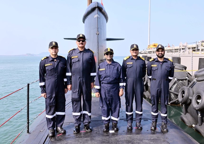 ಸ್ವದೇಶಿ ನಿರ್ಮಿತ ವಾಘಶೀರ್ ಜಲಾಂತರ್ಗಾಮಿಯಲ್ಲಿ ಸಂಚರಿಸಿದ ರಾಷ್ಟ್ರಪತಿ ಮುರ್ಮು