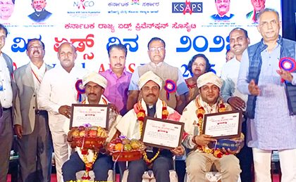 ಪ್ರಥಮ ದರ್ಜೆ ಮಹಿಳಾ ಕಾಲೇಜಿಗೆ ರೆಡ್ ರಿಬ್ಬನ್ ಕ್ಲಬ್ ರಾಜ್ಯ ಪ್ರಶಸ್ತಿ ಪ್ರದಾನ