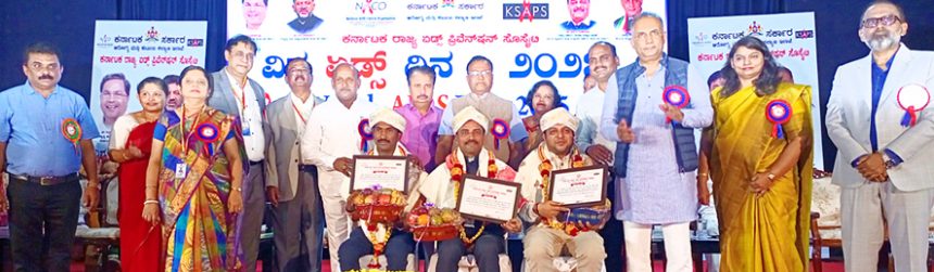 ಪ್ರಥಮ ದರ್ಜೆ ಮಹಿಳಾ ಕಾಲೇಜಿಗೆ ರೆಡ್ ರಿಬ್ಬನ್ ಕ್ಲಬ್ ರಾಜ್ಯ ಪ್ರಶಸ್ತಿ ಪ್ರದಾನ