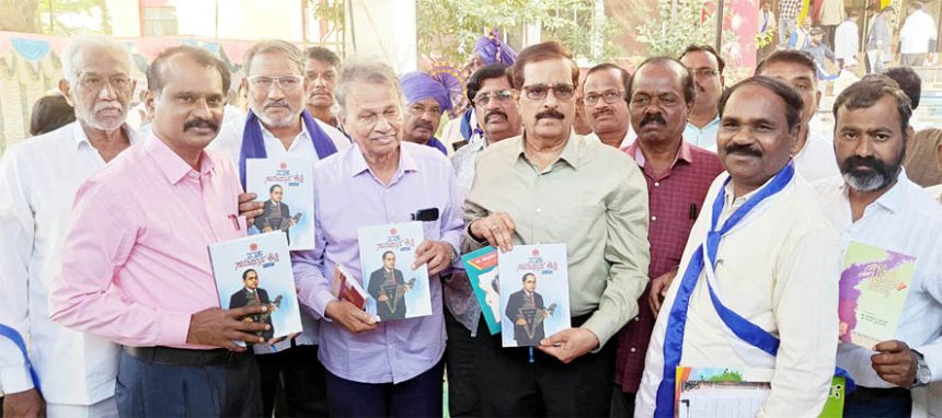 ದಸಾಪ ಪರಿಷತ್ ಧ್ವಜಾರೋಹಣ ಸಾಹಿತಿಗಳ ಹೆಸರಲ್ಲಿ ಪುಸ್ತಕ ಮಳಿಗೆ, ದಲಿತ ಸಾಹಿತ್ಯ ಸಮ್ಮೇಳನ ಸರ್ವಾಧ್ಯಕ್ಷರ ಭವ್ಯ ಮೆರವಣಿಗೆ