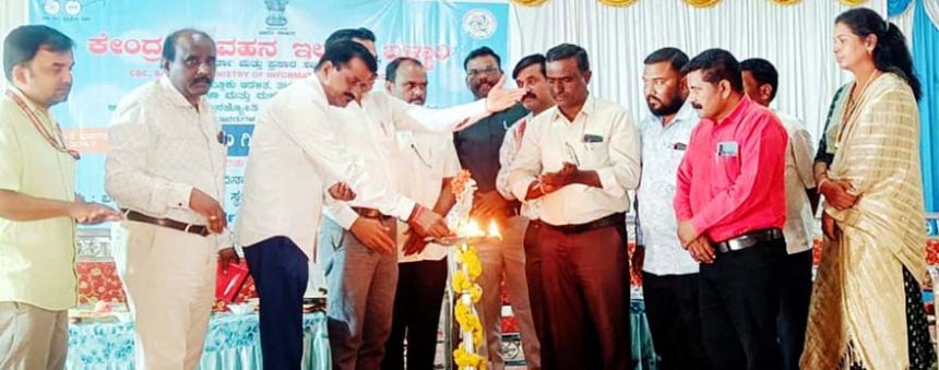 ದೇವದುರ್ಗದಲ್ಲಿ ವಂದೇ ಮಾತರಂ ಗೀತೆಯ 150ನೇ ವರ್ಷಾಚರಣೆಯ ಛಾಯಾಚಿತ್ರ ಪ್ರದರ್ಶನ