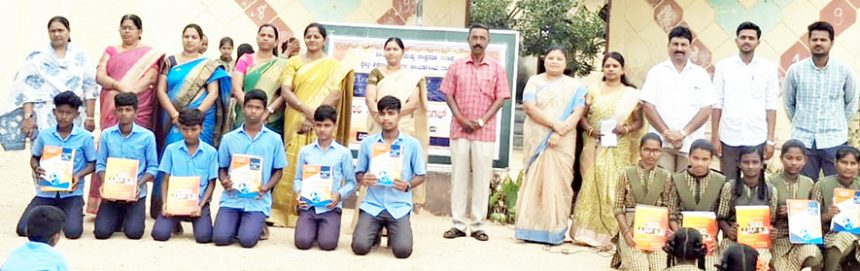 ಗೋಯಿಂಗ್ ಟು ಸ್ಕೂಲ್ ಸಂಸ್ಥೆಯಿಂದ ಶೈಕ್ಷಣಿಕ ಸಾಮಗ್ರಿಗಳ ವಿತರಣೆ