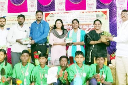 ದುಗನೂರು ಶಾಲೆಗೆ ಕೃಷಿ ವಿಜ್ಞಾನಿಗಳ ತಂಡ ಭೇಟಿ ಶಾಲೆ, ಮನೆ ಸುತ್ತ ಪೌಷ್ಟಿಕ ತೋಟ ಬೆಳೆಸಿ-ಡಾ.ಮಲ್ಲಾಾರೆಡ್ಡಿ