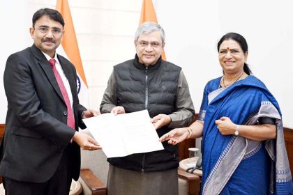 ಉಭಯ ಸಂಸದರಿಂದ ರೈಲ್ವೆ ಸಚಿವರಿಗೆ ಮನವಿ ವಿಶಾಖಪಟ್ಟಣ ಮಹಿಬೂಬ ನಗರ ರೈಲು ರಾಯಚೂರಿಗೆ ವಿಸ್ತರಿಸಲು ಮನವಿ, ಸಮ್ಮತಿ