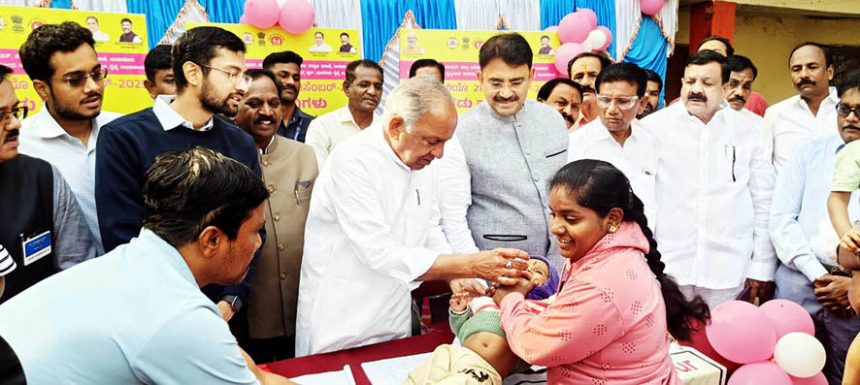 ಪಲ್‌ಸ್‌ ಪೋಲೀಯೋ ಲಸಿಕೆ ಅಭಿಯಾನಕ್ಕೆ ಸಚಿವ, ಸಂಸದರಿಂದ ಚಾಲನೆ ಪೋಲೀಯೋ ಮುಕ್ತ ಭಾರತಕ್ಕೆ ಎರಡು ಹನಿ ಮಕ್ಕಳಿಗೆ ಹಾಕಿಸಲು ಸಲಹೆ