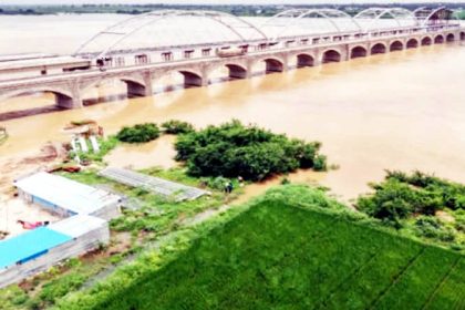 ಕೃಷ್ಣಾ ಮೇಲ್ಸೇತುವೆ ಕಾಮಗಾರಿ ಪೂರ್ಣಗೊಳಿಸಲು ಒತ್ತಾಯ