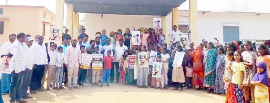 ದೇವಸೂಗೂರಲ್ಲಿ ಎಐಡಿಎಸ್‌ಓ ನೇತೃತ್ವದಲ್ಲಿ ಪ್ರತಿಭಟನೆ ಯಾದವ್ ನಗರ, 1ನೇ ಕ್ರಾಾಸ್ ಶಾಲೆ ವಿಲೀನಕ್ಕೆ ವಿರೋಧ
