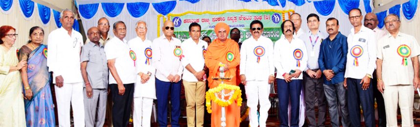 ಹಿರಿಯ ನಾಗರಿಕರ ದಿನಾಚರಣೆ, ಸನ್ಮಾನ ದೈವಸ್ವರೂಪಿ ಹಿರಿಯರ ಚೈತನ್ಯ ಅನುಕರಣೀಯ-ನೀಲಗಲ್‌ಶ್ರೀ