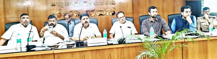 ಸಚಿವ ಭೈರತಿ ಸುರೇಶರಿಂದ ಪ್ರಗತಿ ಪರಿಶೀಲನಾ ಸಭೆ ಹೆಚ್ಚುವರಿ 20 ಎಂಎಲ್‌ಡಿ ನೀರು ಸಂಗ್ರಹಕ್ಕೆೆ ಶಾಸಕರ ಮನವಿ ಶುದ್ಧ ನೀರು ಪೂರೈಕೆ ಮಾಡಿ, ಸ್ಲಂ ವಾಸಿಗಳಿಗೆ ಇ- ಖಾತಾಕ್ಕೆೆ ಕ್ರಮ ವಹಿಸಿ