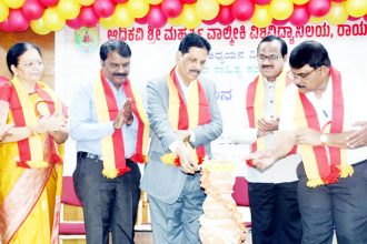 ವಿದ್ಯಾಾರ್ಥಿಗಳು ಸಾಹಿತ್ಯದ ಜೊತೆಗೆ ತಾಂತ್ರಿಿಕ ಕೌಶಲ್ಯಗಳನ್ನು ಮೈಗೂಡಿಸಿಕೊಳ್ಳಬೇಕು -ಡಾ. ವೆಂಕಟಗಿರಿ ದಳವಾಯಿ