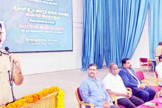 ರಾಯಚೂರು ಜಿಲ್ಲಾ ಪೊಲೀಸ್ ಇಲಾಖೆಯಿಂದ ಜಾಗೃತಿ ಕಾರ್ಯಕ್ರಮ ಸೈಬರ್ ಅಪರಾಧ ತಡೆಗೆ ಮುನ್ನೆಚ್ಚರಿಕೆ ಅಗತ್ಯ: ಜಿಲ್ಲಾ ಎಸ್‌ಪಿ ಎಂ.ಪುಟ್ಟಮಾದಯ್ಯ ಸಲಹೆ